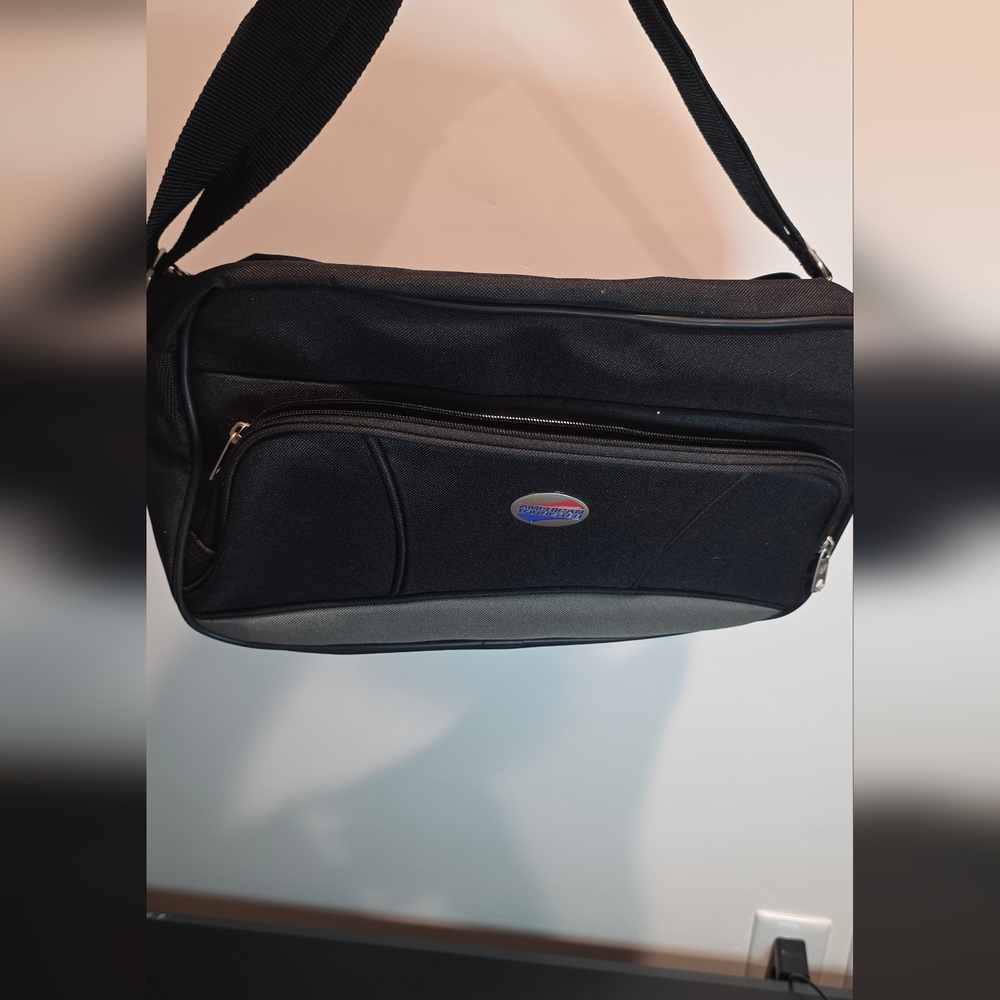 American Tourister Black Messenger Bag